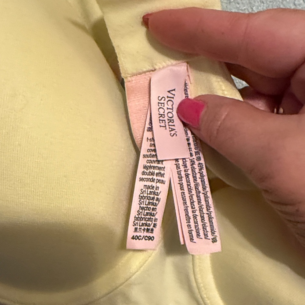 Victoria's Secret Pale Yellow Molded T-Shirt Bra 40c - Picture 2 of 3